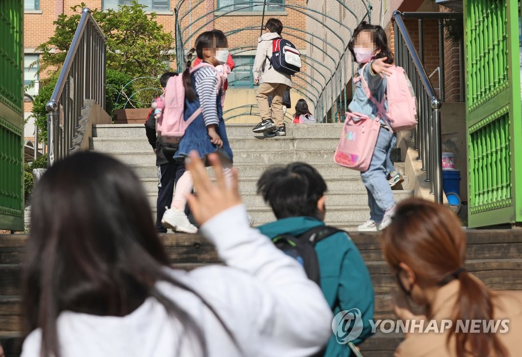 76년만에 초등 입학연령 하향 추진…시작부터 치열한 논란 예고(종합)