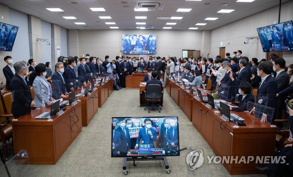 민주연구원 "지방선거 '완진싸'…검수완박·위장탈당에 자멸"