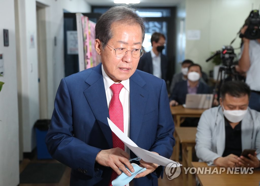 홍준표 "개혁적 보수가 틈새 비집고 들어와…적군인가 아군인가"