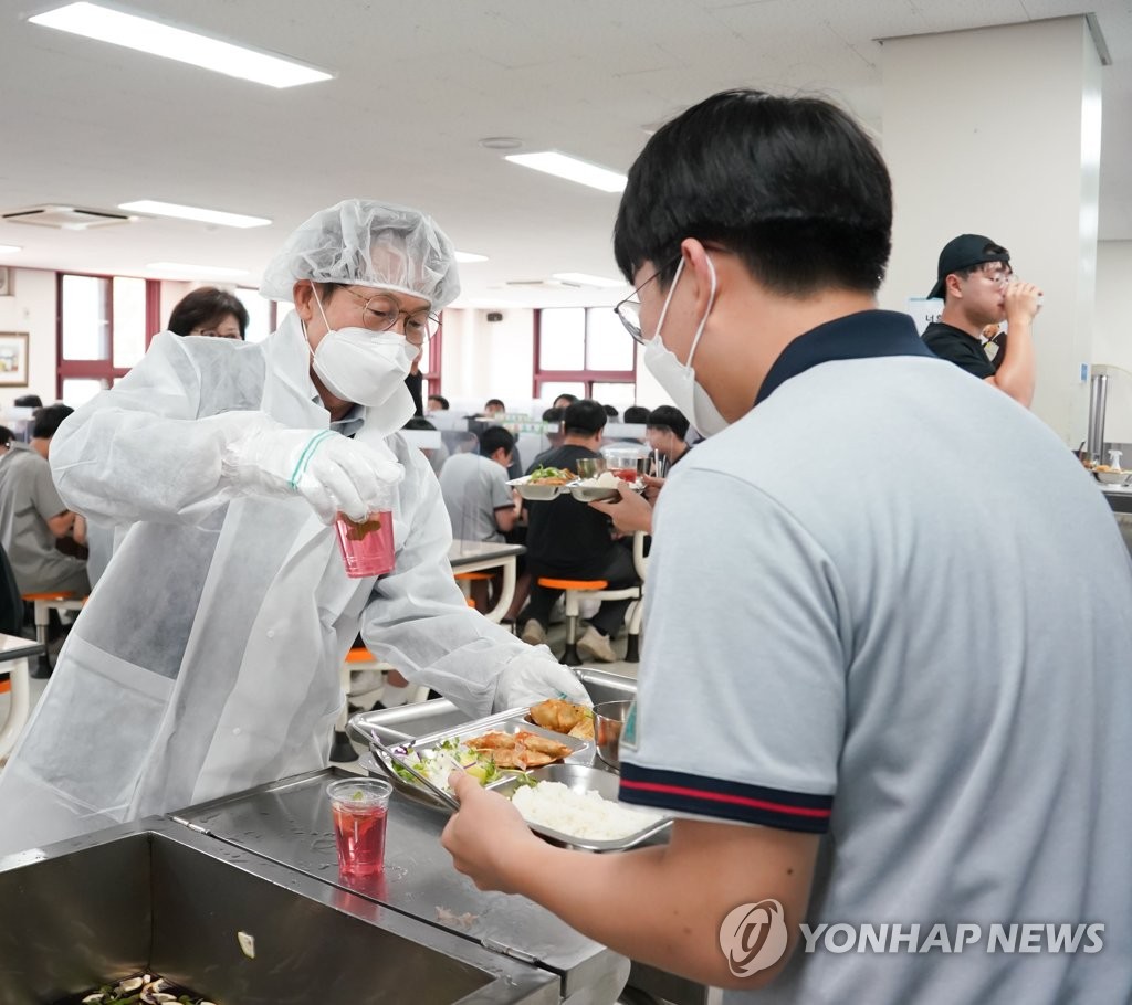 고물가에 서울학교 2학기 급식비 평균 4.6%↑…98억원 추가 지원