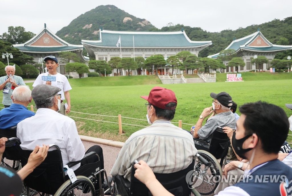 고국 찾은 참전용사에 선행 베푼 대학생…보훈처장 SNS에 소개