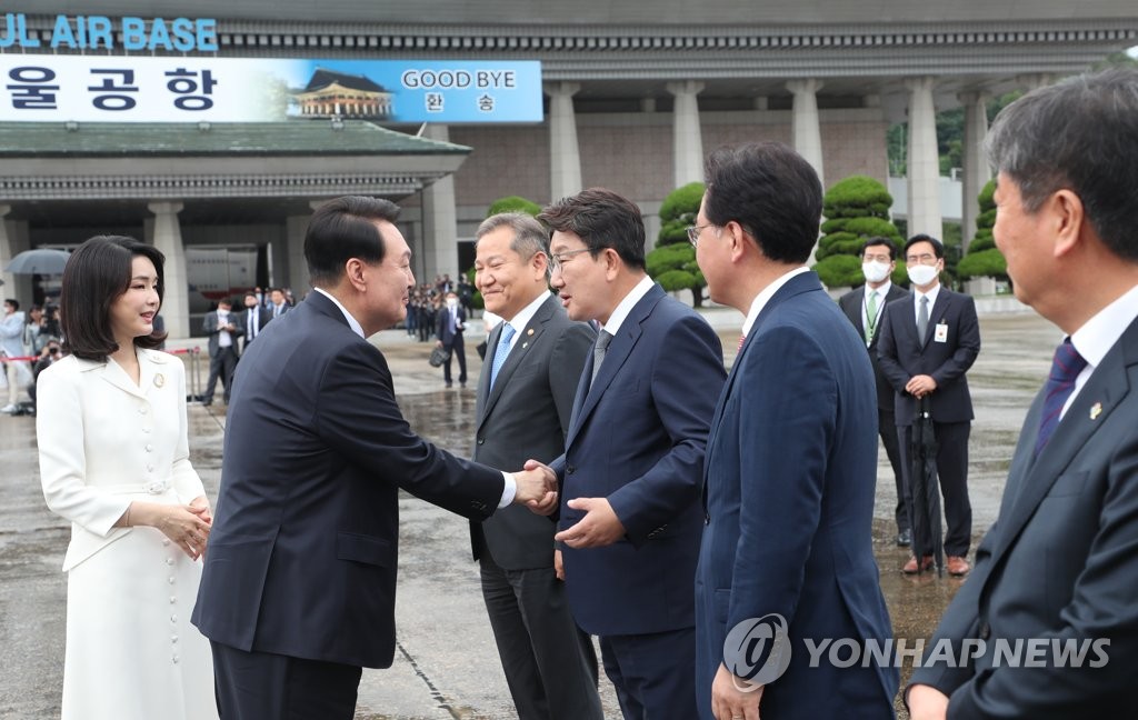 '폭풍 같은 보름' 권성동 원톱체제…민생 부각하며 안정화 시도