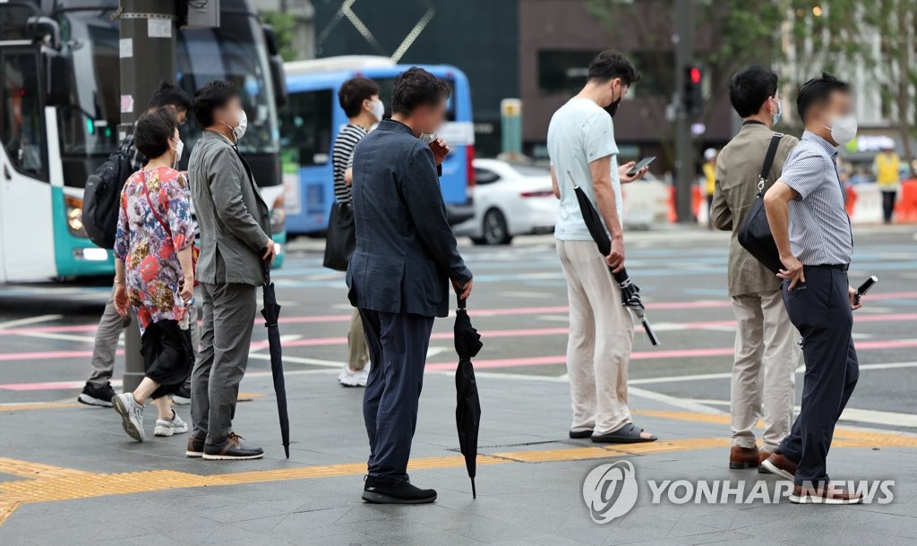 정체전선 물러가고 다시 폭염…내륙 곳곳 오후 소나기