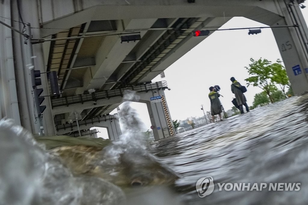 다시 '폭우→폭염→폭우'…내일 수도권·강원북부 많은 비