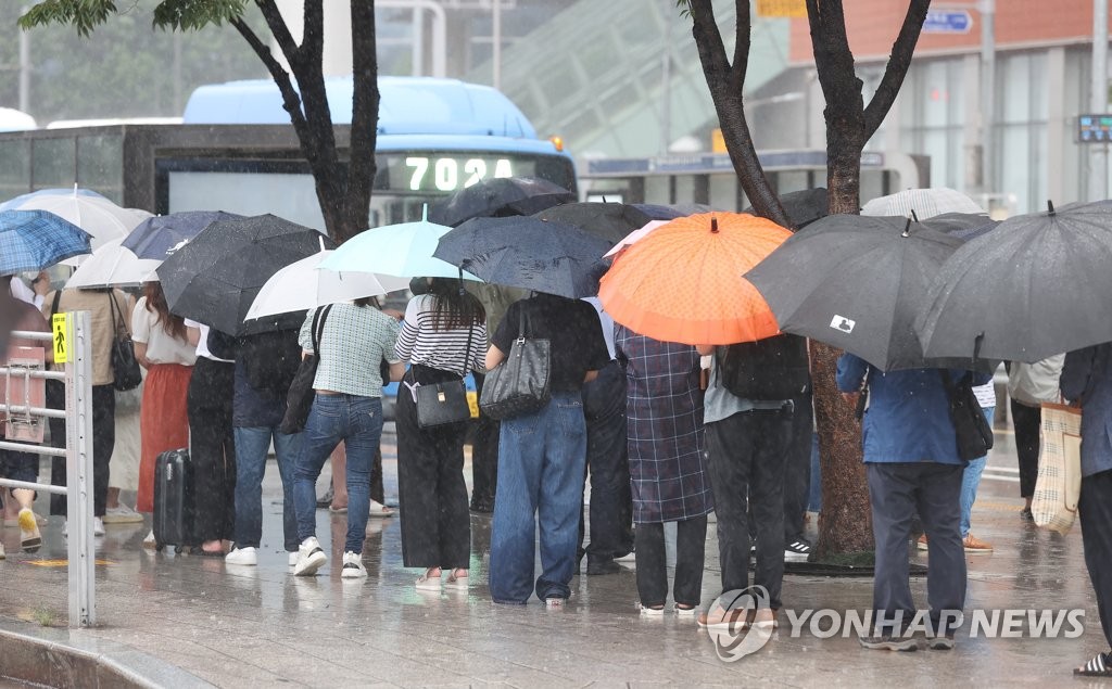 내일 오전부터 중부지방 중심 많은 비…더위는 안 가셔