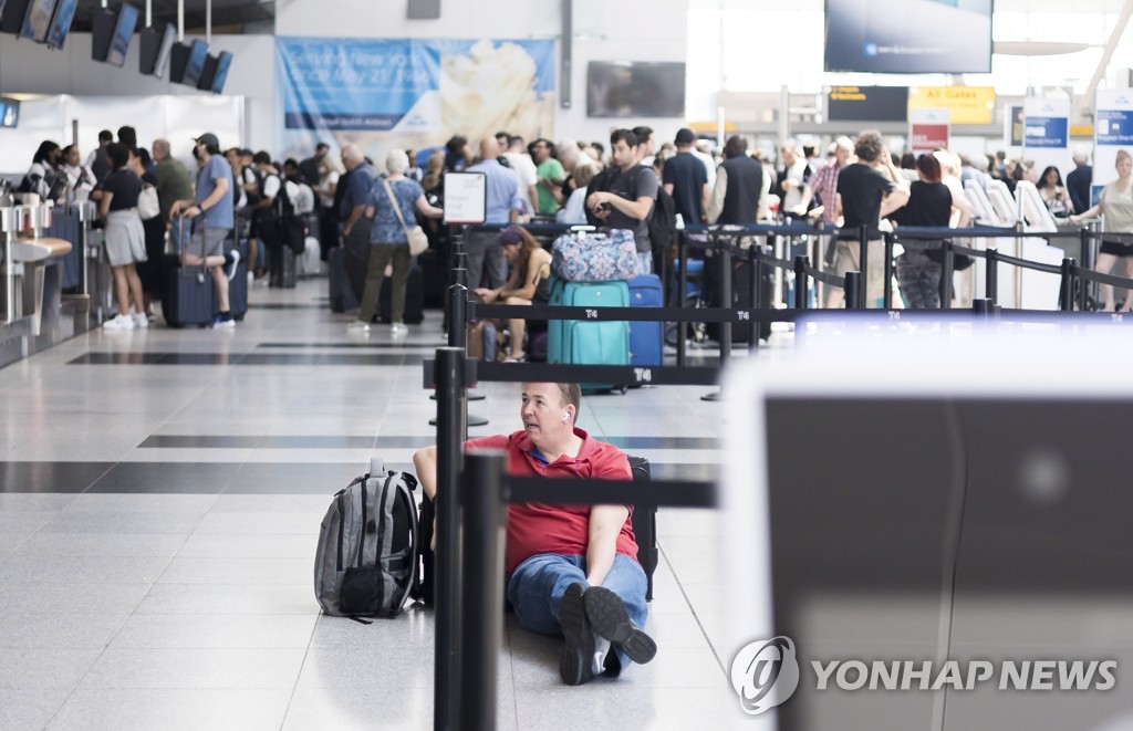 美 항공 이용객 코로나 이후 최고치 기록…결항·지연도 속출