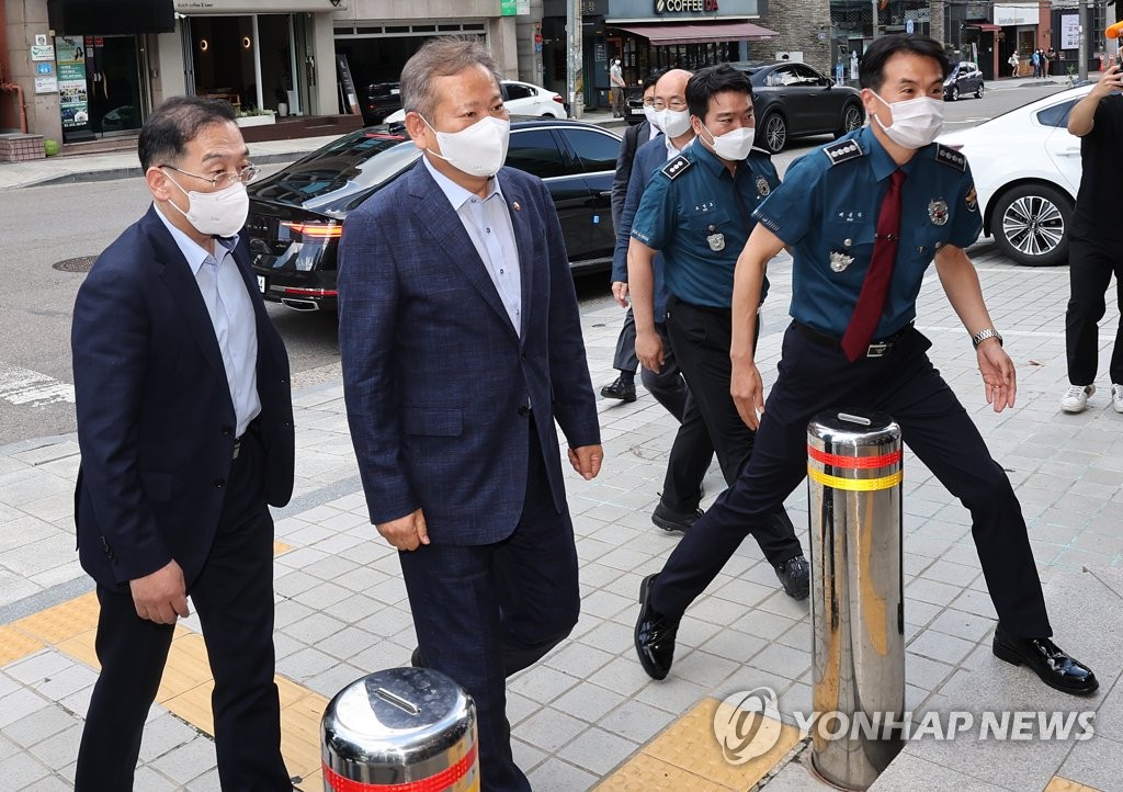 민주 "군사작전식 경찰장악 중단하라…책임 물을 것"