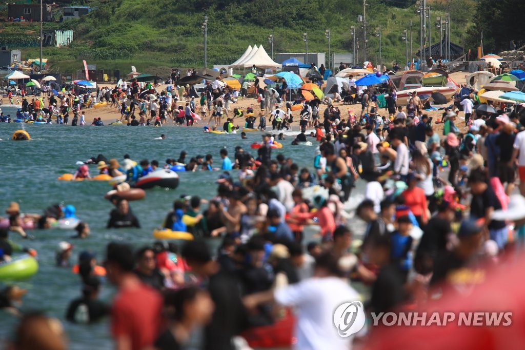 본격 휴가철…강원 해수욕장 이틀간 100만 인파