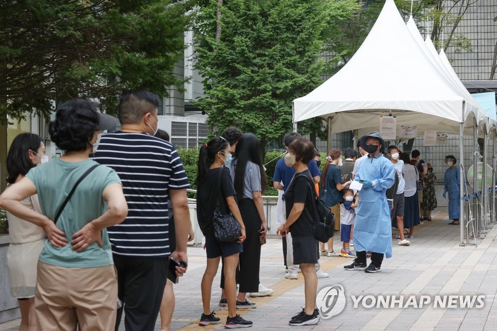 오후 9시까지 전국 1만8천606명 확진…지난주 화요일의 2배 육박