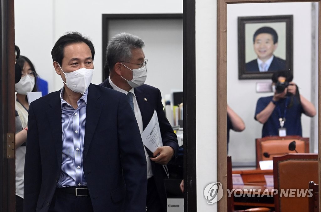 우상호 "이재명 수사에 강한 문제의식…尹, 신중 국정운영해야"