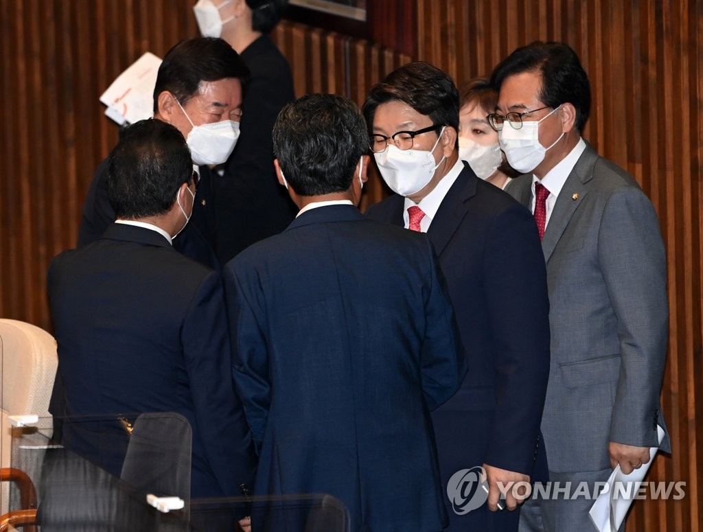 김의장, 권성동 면담서 사개특위 野협의 당부…권성동 "못한다"