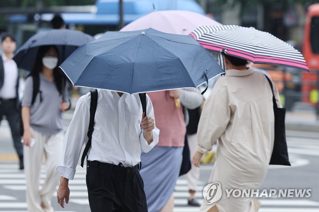 전국에 천둥·번개 동반 소나기…서울 낮 최고 32도