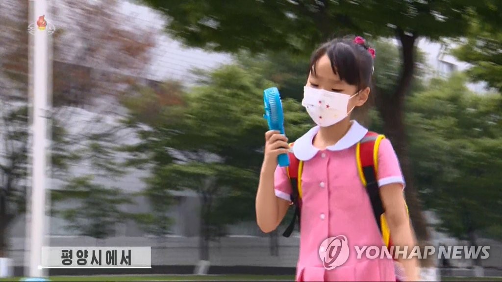 덥다 더워 북한 폭염으로 펄펄…손풍기·빙수 인기 | 한국경제