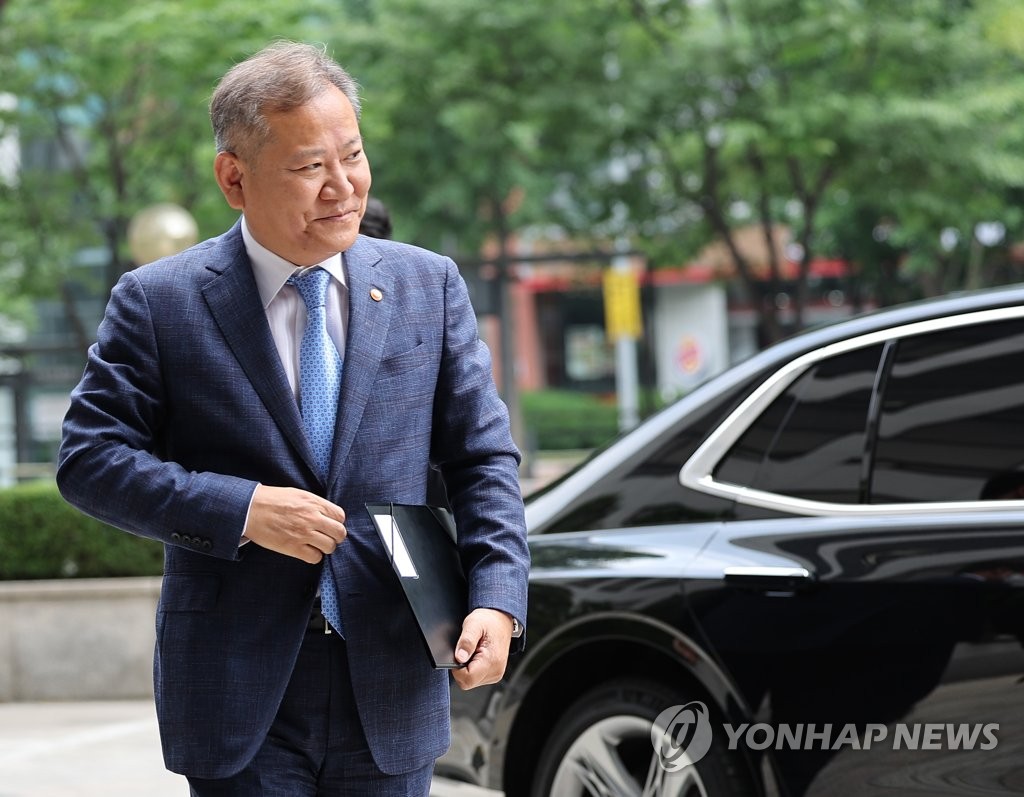 이상민 "경찰 직협 단체행동, 야당 주장 편승하는 정치 행위"(종합)