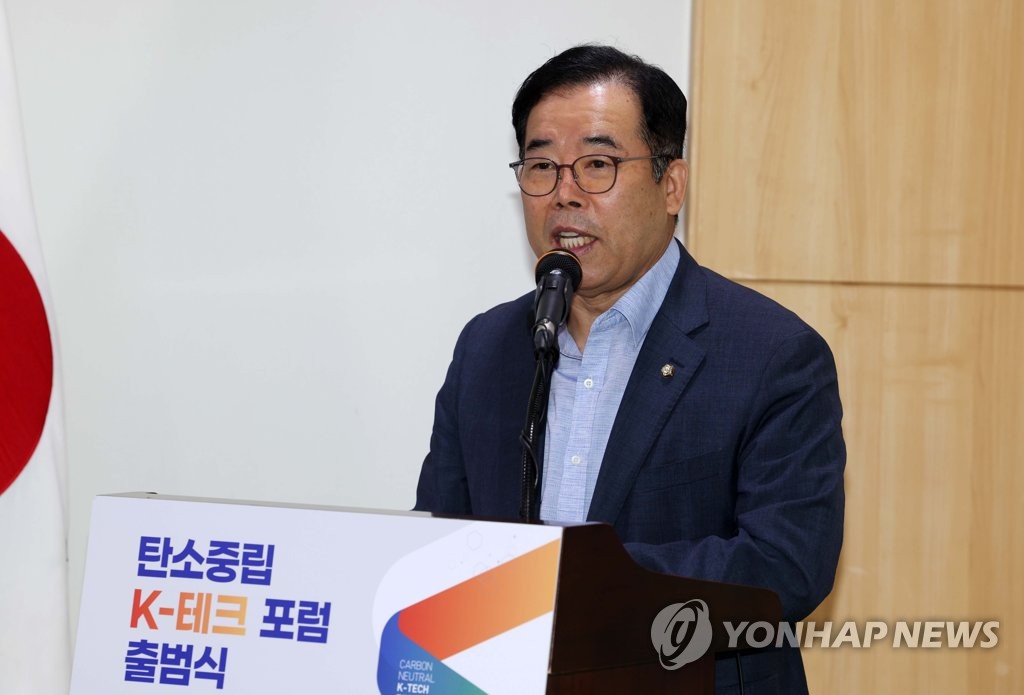 與 연일 공영방송 때리기 "부역" "MBC사장 사퇴"…권성동 총대(종합)
