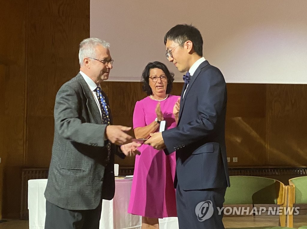 "수학계의 아인슈타인"…허준이 필즈상 예감한 대학선배·동기들