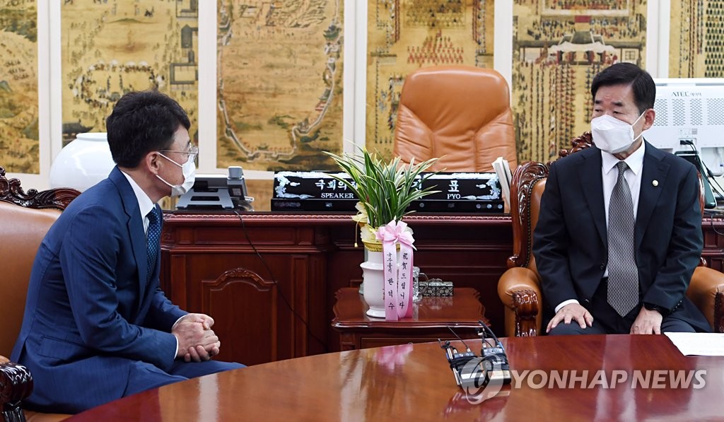 김의장, 총리 비서실장 접견…"경제 난관 잘 극복하길"