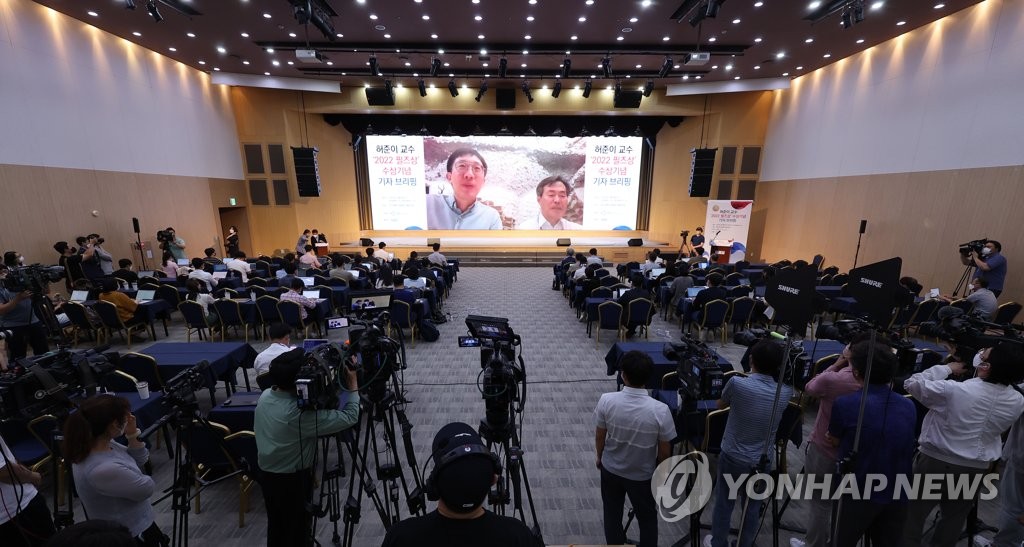 "즉각 성과 요구 말고 자유 줘야" 허준이 필즈상 계기로 지적