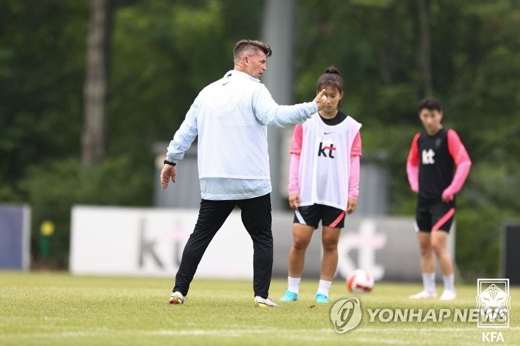 여자축구대표팀, 동아시안컵 출전차 출국 '17년 만의 우승 도전'