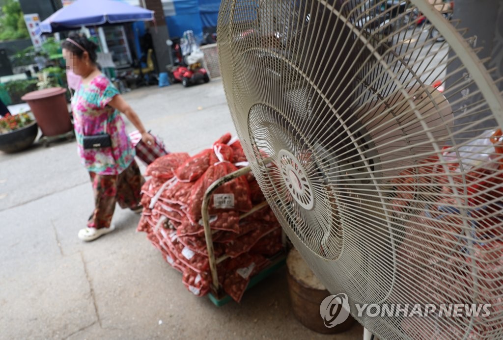 [내일날씨] 비 그친 뒤 다시 찜통더위…내륙 곳곳 소나기