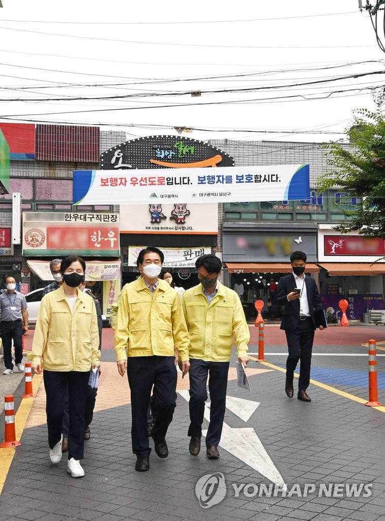 차도·보도 분리 안 된 도로에선 보행자 우선…21곳 시행