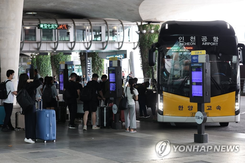 오후9시까지 전국 1만8625명 확진…1주새 2.1배로 늘어 '더블링'