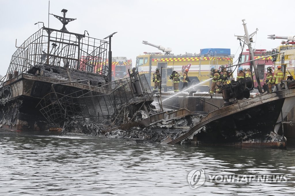 제주 한림항 어선 화재 5시간여 만에 큰 불길 잡혀