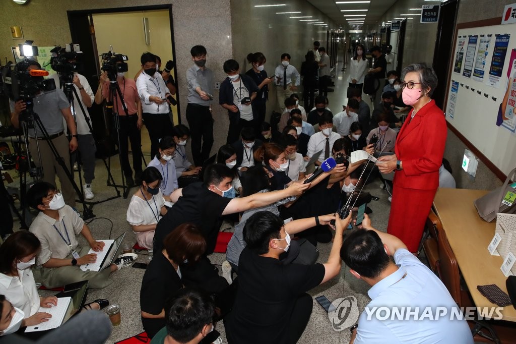 이준석, 당원권 정지 6개월…초유의 현직 당대표 징계(종합)