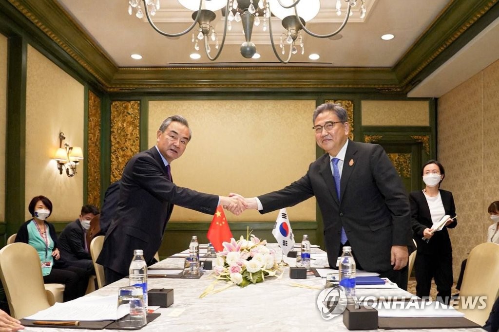 外務省 "韓国と日本の間のシャトル外交は10年の休止の後に再開します...未解決の問題に対する解決策の迅速な準備"（合成）