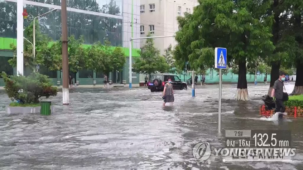 北 신의주, 게릴라성 폭우로 침수…"홍수특급경보 발령"(종합)