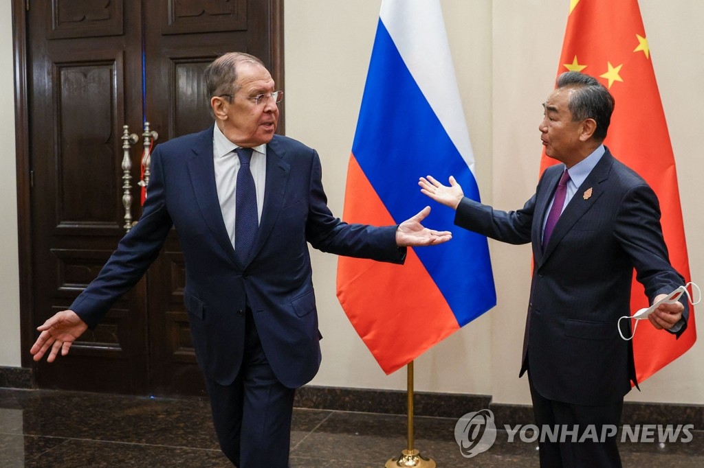 중국 외교부장 "우크라 구실로 중국 등에 일방적 제재 남발"