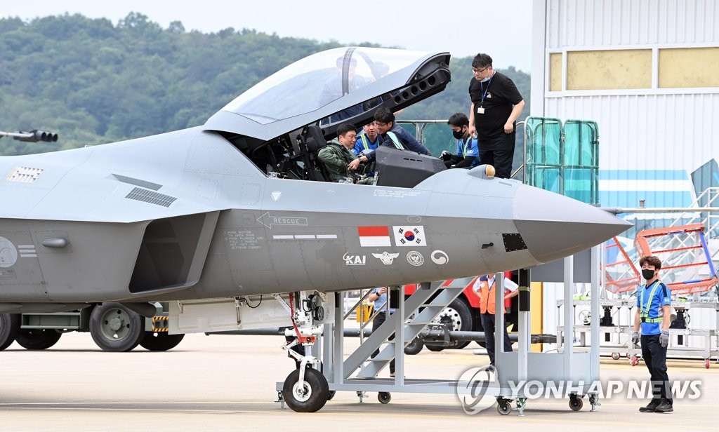 1호 국산전투기 KF-21 지상활주 첫 공개…이륙만 남았다