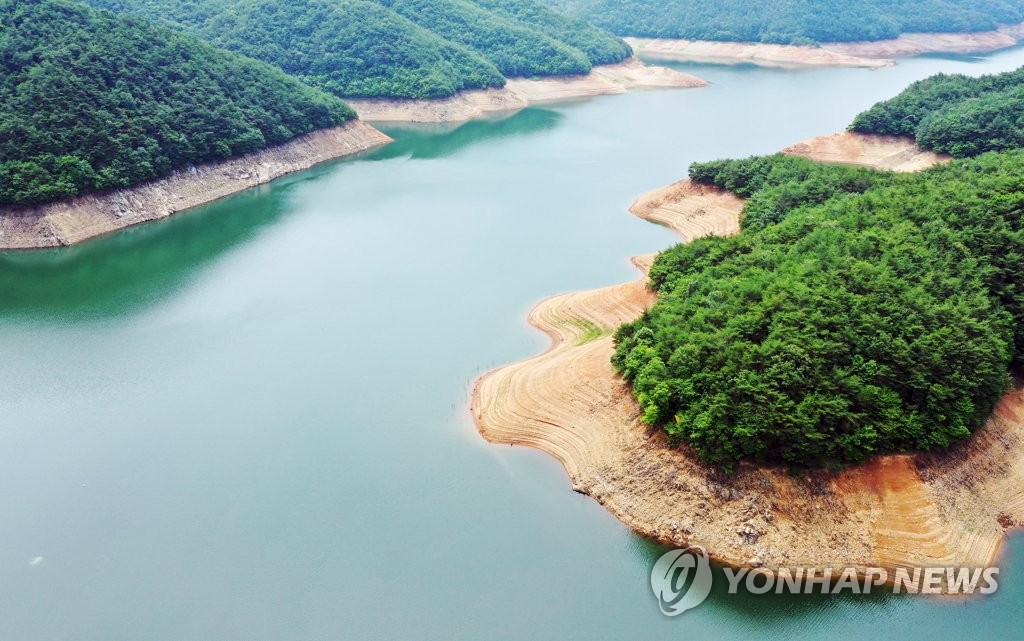 장마 끝나가는데 가뭄 해갈 역부족…"태풍도 반가울 지경"