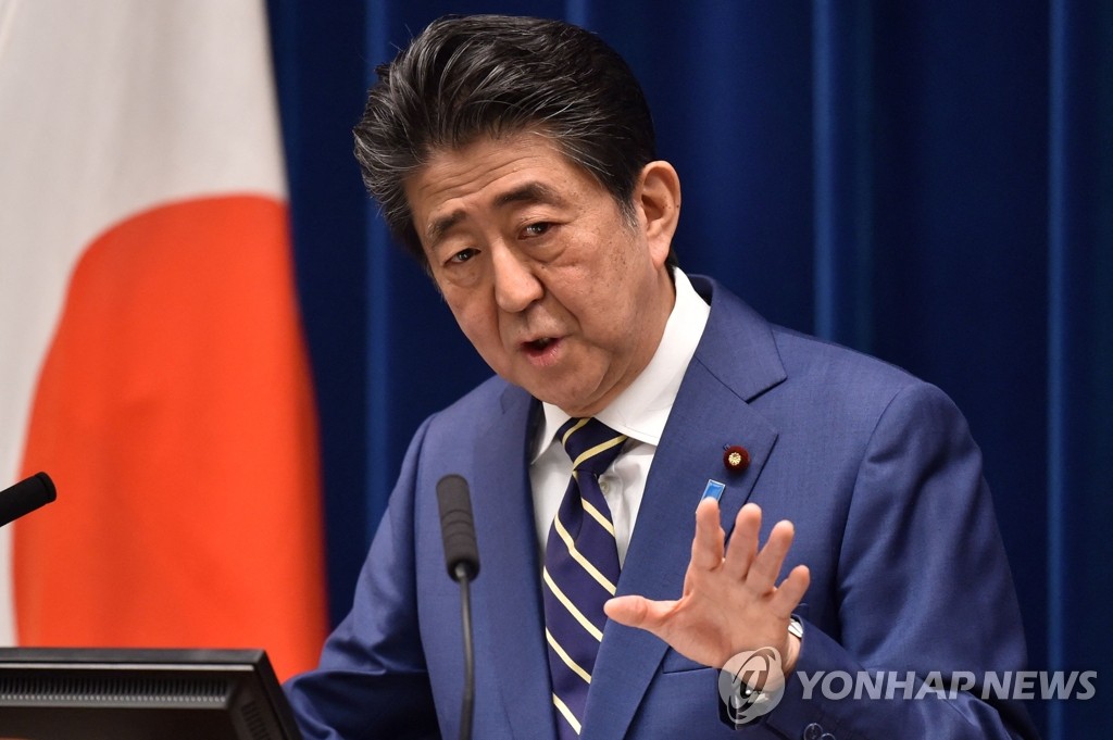 총격 피습 아베…최장수 총리 재임한 일본 우익 상징적 정치인(종합)
