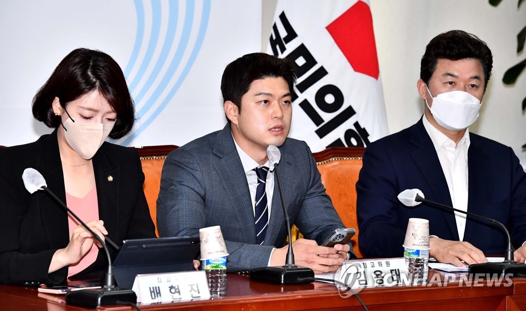 與김용태 