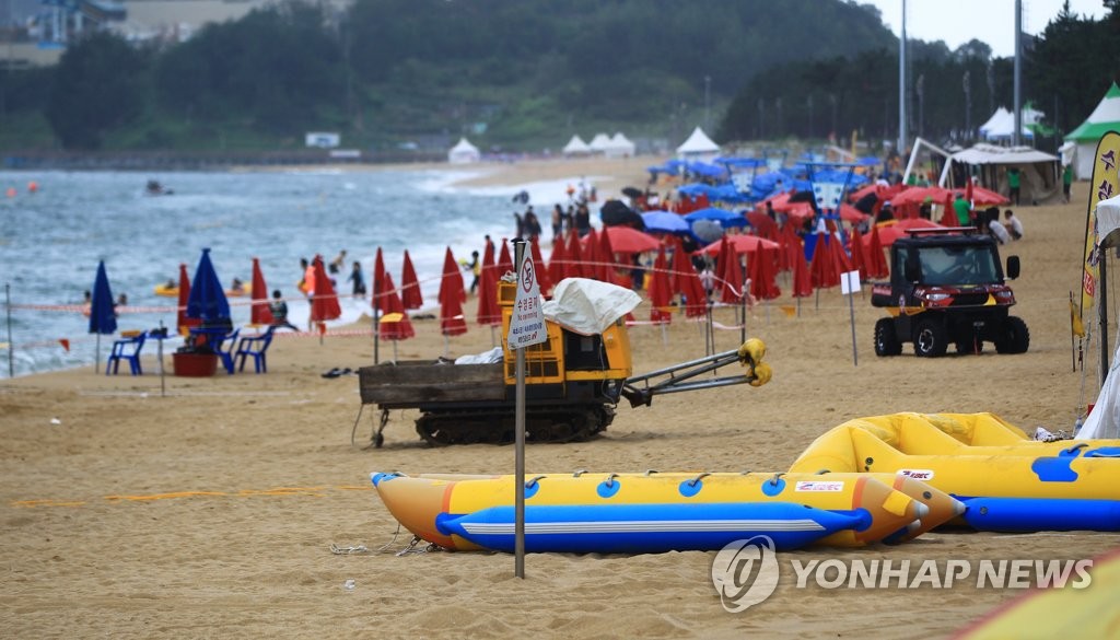 동해안 해수욕장, 개장 이후 궂은 날씨 이어져…"울고 싶어라"