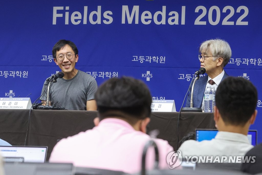 허준이 "현실에 주눅 들지 말고 마음이 이끄는 대로 공부하라"