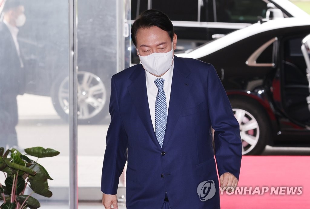 대통령실 "지지율에 일희일비않지만…여론엔 귀 기울이겠다"