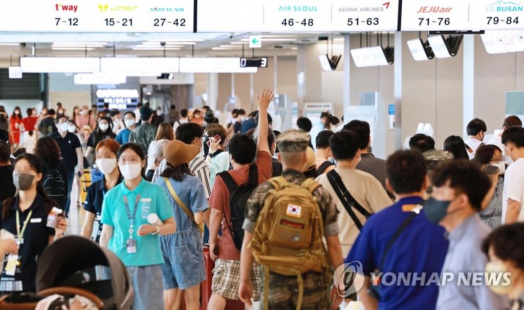 계속되는 '더블링'에 주말에도 4만명대…가파르게 차오르는 병상