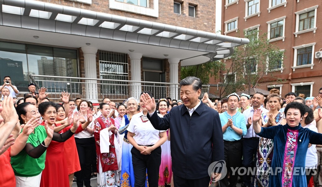 신장 방문 시진핑 '안정' 반복 강조…인권비판 돌파 시사