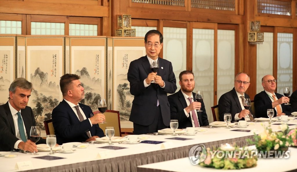 한총리, 유럽 16개국 대사 오찬…"부산엑스포 역량 전달해달라"