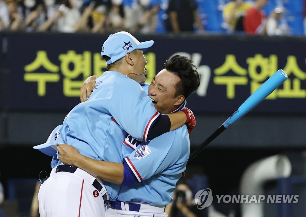 이대호 홈런 레이스 '우승 도우미' 김태군 "나도 기부 동참"