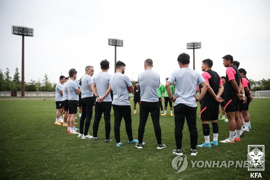 동아시안컵 참가 남자 축구대표팀 스태프 1명 코로나 확진