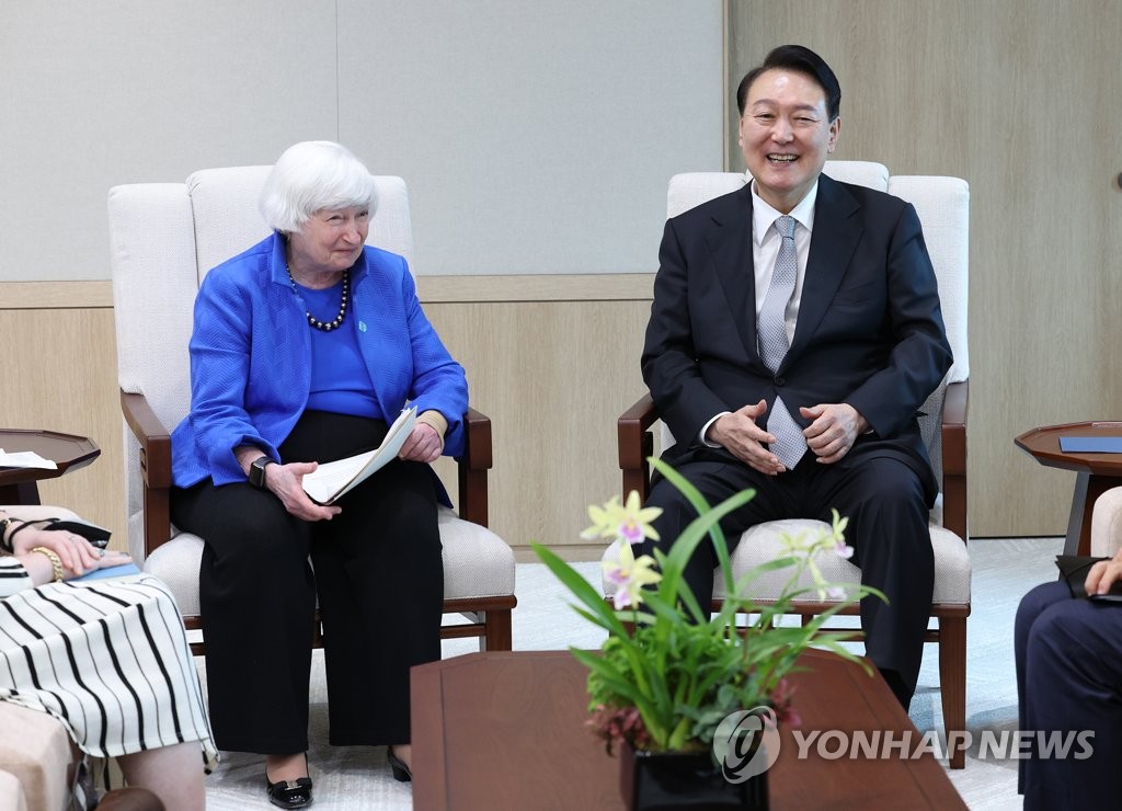尹대통령, 옐런에 "외환시장 안정 위한 실질적 협력 논의해달라"