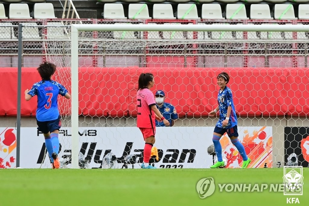 쉽게 내주고, 어렵게 넣고…여자축구 동아시안컵 무거운 첫걸음