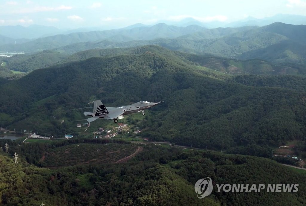 尹대통령, KF-21 첫비행 성공에 "자주국방으로 가는 쾌거"