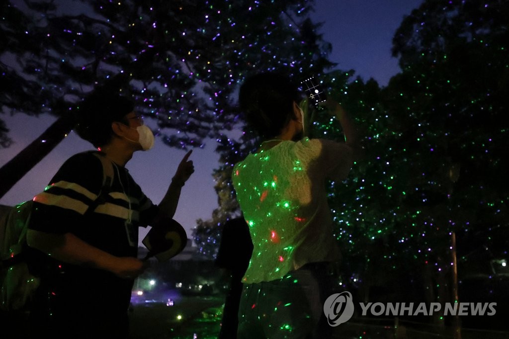 "밤에도 매력 만점"…청와대에서 느끼는 여름밤의 정취