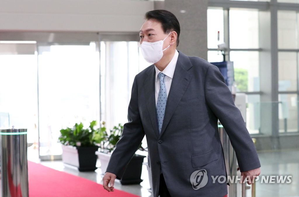 尹대통령, 이재용 사면 묻자 "일절 언급 않는 게 원칙"