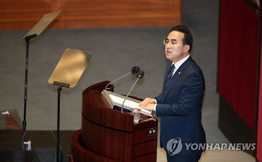 정의 "민주당, 백 마디 말보다 '국회의 문'부터 열라"