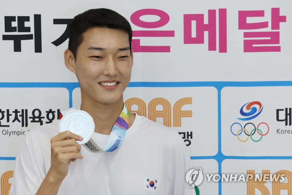 우상혁 "금메달 많이 따는 선수 되겠다…바심, 인정하고 도전"